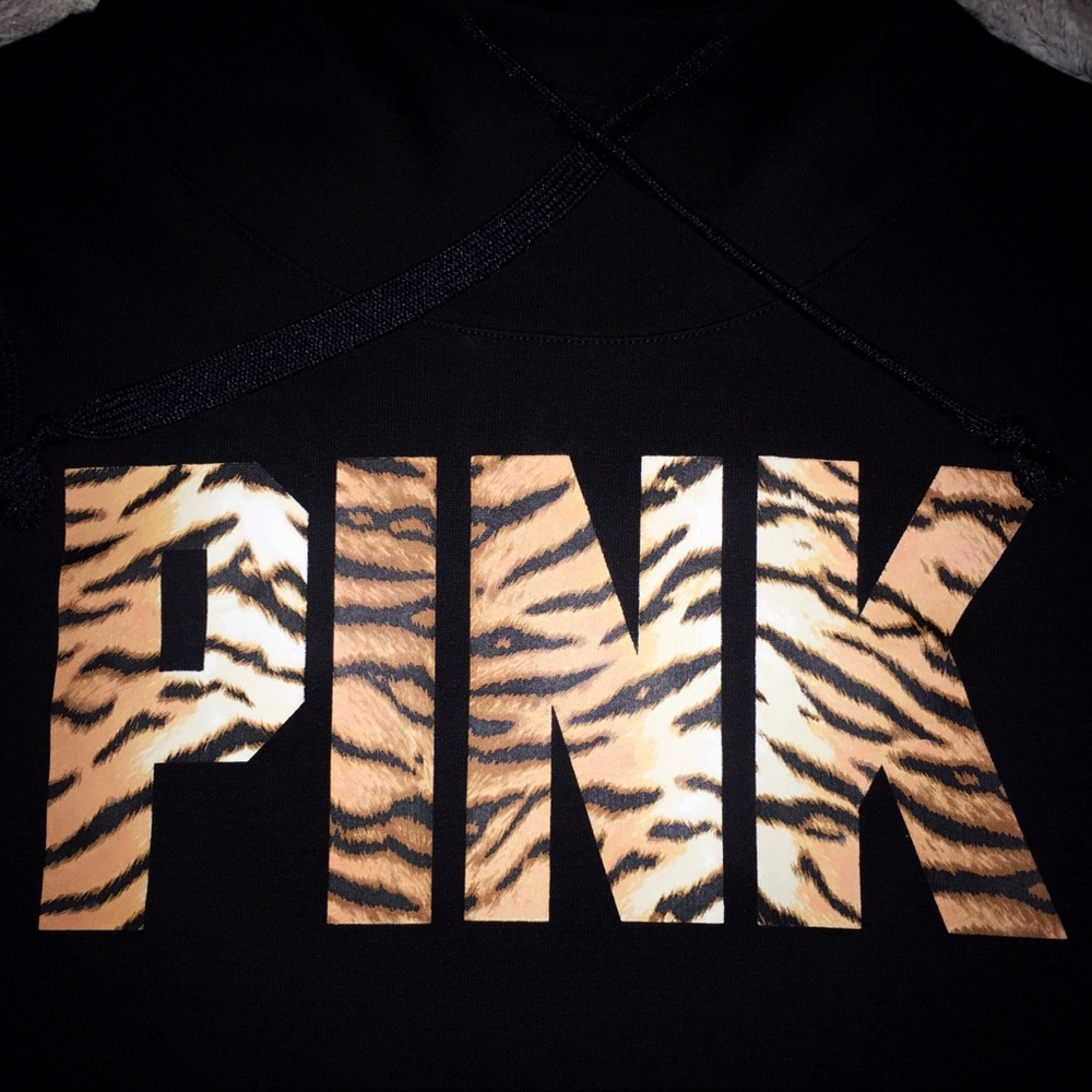 👸🏻VS Pink Tiger Logo Funnel Neck Hoodie🐅 - Picture 3 of 4